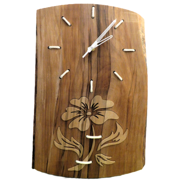 horloge en bois avec incrustation fleur et cordes sami créascions