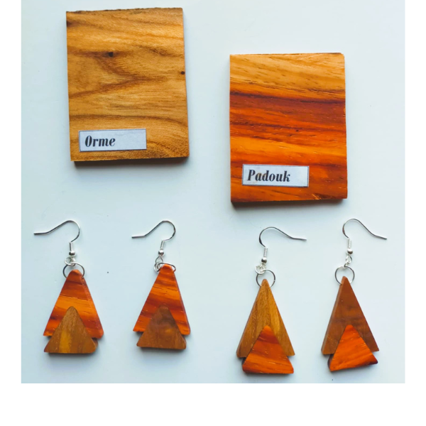 boucles d'oreilles en bois brut orme padouk pyramide bicolores sami créascions