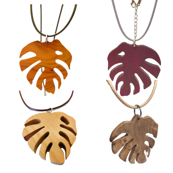 pendentif bois brut 4 essences différentes feuille de monstera sami créascions